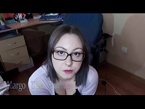 ❤️ Seksikäs tyttö lasit päässä imee dildoa syvälle kameraan ❤️❌ Porno at fi.rassadakubani.ru ❤