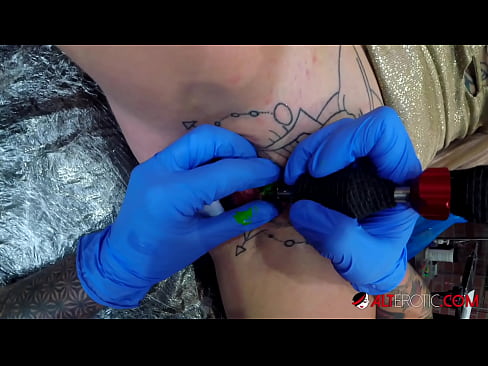 ❤️ Äärimmäisen tatuoitu hottie Sully Savage sai tatuoinnin klitorikseen ❤️❌ Porno at fi.rassadakubani.ru ❤
